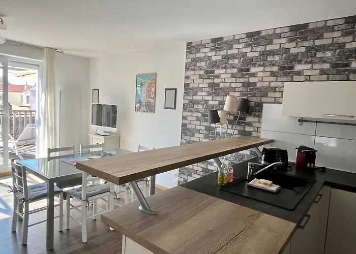 Superbe Duplex - Terrasse Ensoleillee, 300m Διαμέρισμα